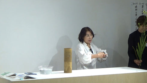 1-19 Variation No.2 Slanting Style Nageire by Ms.Kumiko Kato