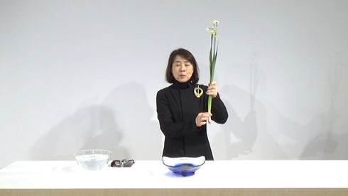 4-16 Paying Attention to the Container and to the Place Where the Arrangement will be Put by Ms.Gaho Isono