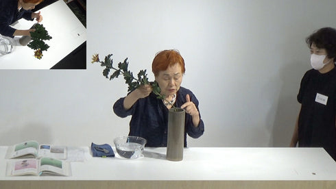 1-19 Variation No.2 Slanting Style Nageire by Ms.Kazuko Nakada