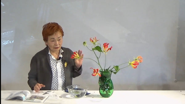 3-10 花器の色を考える 中田和子