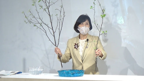 1-3 Basic Upright Style Moribana(in Reverse) by Ms.Misei Ishikawa